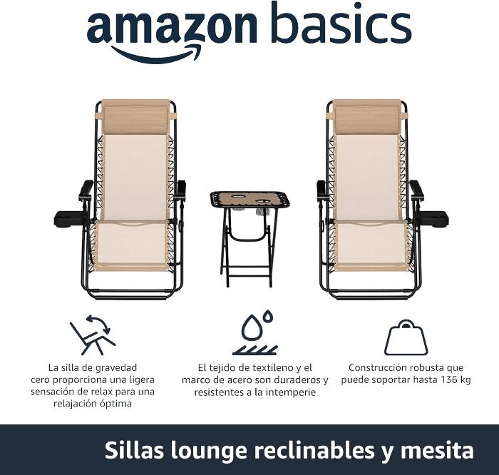 Vista frontal y características del pack de 2 sillas plegables gravedad cero de Amazon Basics con reposavasos y mesita auxiliar también con posavasos