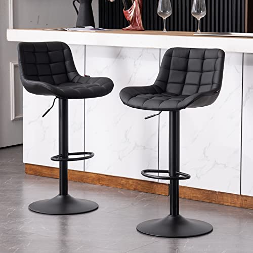 2 Taburetes de Bar Tapizado en Piel para Cocina con Respaldo Ajustable en Altura y Giratorio en color Negro. Vista en ambiente de cocina. YOUTASTE