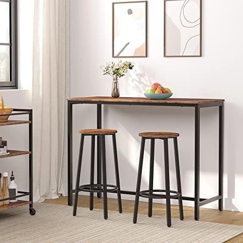 Vista en salón de Juego de 2 Taburetes de Bar Redondos, Estilo Industrial, 30 x 62.5 cm (Diá. x Alto), Estructura Metálica, Patas Ajustables y Fácil Montaje EBF02BY01. HOOBRO