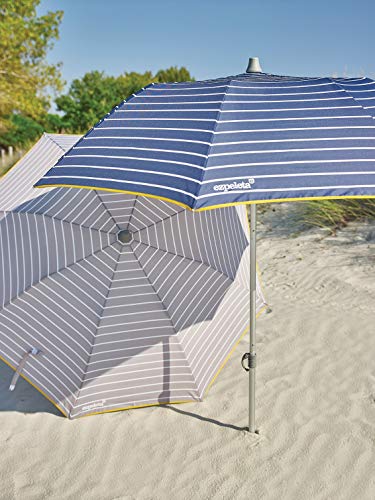 Disponible también el modelo estilo marinero a rayas azules y blancas de la Sombrilla Parasol de aluminio ligero y plegable para terraza o playa de 155cm con Protección solar UPF 50+. Estampado a rayas. Incluye con funda de transporte. Color azul a rayas. Hecho en España por EZPELETA