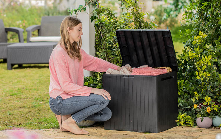 Arcón Efecto Madera City Box, 44 x 58 x 55 cm. Arcón en jardín. Kete