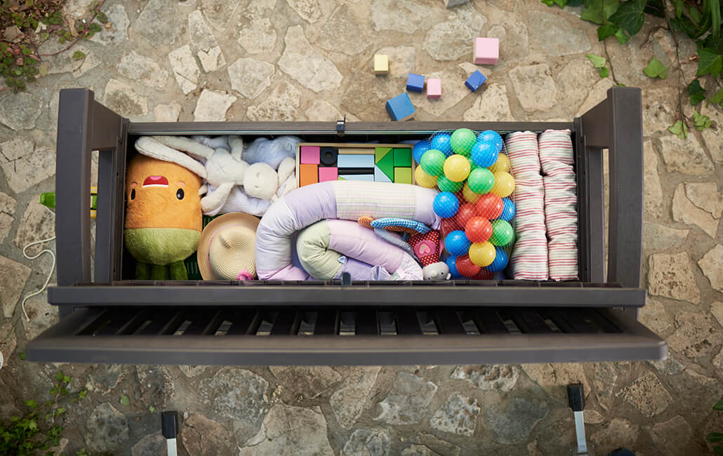 Banco con almacenamiento para exterior Patio Bench. 227 litros, marrón Espresso Baúl, 63.5 x 132.7 x 89.5 cm. Keter