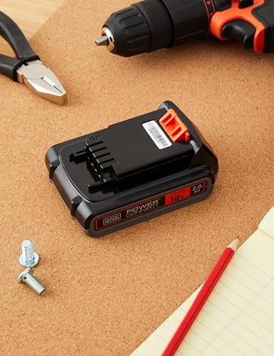 Vista en ambiente de batería de repuesto para herramientas eléctricas de 18 voltios de Black & Decker