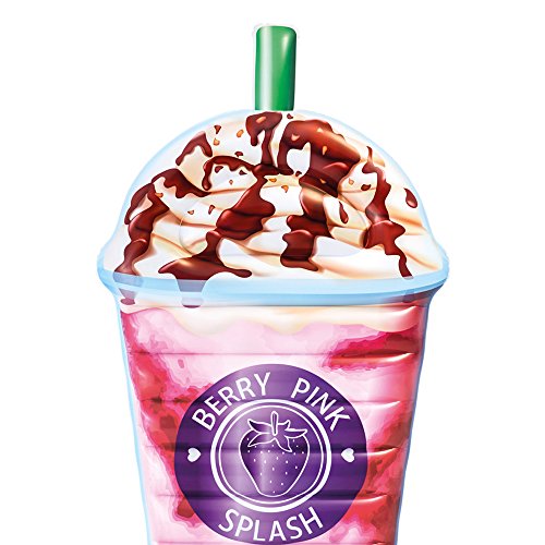 Detalle de la colchoneta gigante de 107x198 cm con forma de batido de helado de fresa y chocolate con imagen fotorrealista