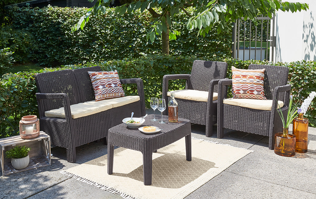 Conjunto de jardín de 4 plazas Tarifa Lounge con cojines incluidos, Color grafito. Conjunto en patio exterior. Keter