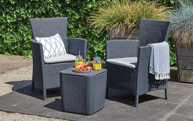 Conjunto en terraza Iowa con mesa Luzon y cojines incluidos, Grafito. Keter