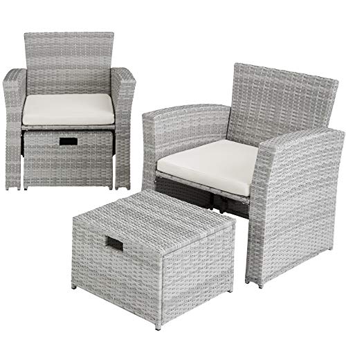 Conjunto de Ratán, 1 Sofá 2 Sillones con 2 Taburetes, 1 Mesa, Protección UV, Estructura de Acero, con Cojines Impermeables (Gris Claro. Vista frontal y lateral de sillón con taburete | No. 403718). 800719. TecTake