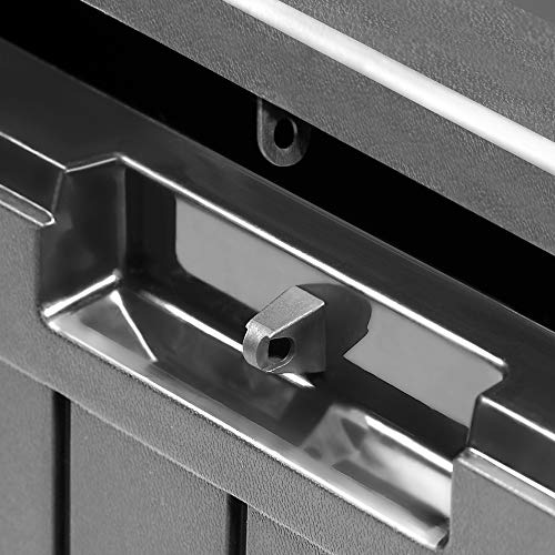 Detalle de cierre.del Baúl de Almacenaje decorado en Ratán colorAntracita para Exterior e Interior para guardar las cosas del jardín. Casaria