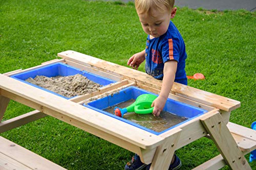 Niño jugando en jardín en la Mesa de picnic infantil con bancos corridos. 94361FSCe. Dobar
