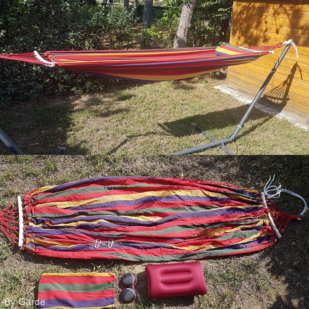 Vista en jardín con el antes y el después del montaje de la Hamaca Colgante de Tela con 60cm Travesaños de Madera, 220x150cm Hamacas Grande con Almohada Inflable para Jardín Acampada Exterior, 300kg Carga, Rayas. EASY EAGLE