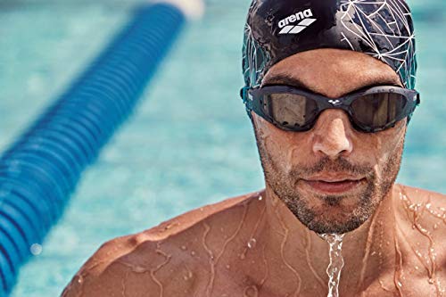 Hombre saliendo de piscina con Gafas de Natación, Unisex para Adulto Gris talla única. Arena