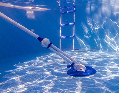 En piscina en acción el Limpiafondos automático para piscina, con potencia mínima de 3/4 CV (0.75 CV) 19001 Classic Vac. Gre