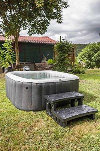 Escalera de spa con 2 peldaños Gre spal2. 34cm instalada en un spa