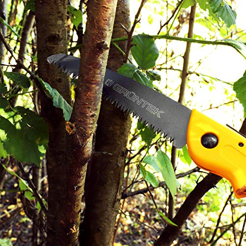 Cortando una rama con el Serrucho de Poda Plegable Dentado Japones 180 mm. Sierra para Madera y Arboles Ligera y Poderosa con Agarre de Corcho Ultra Cómodo.. GRÜNTEK