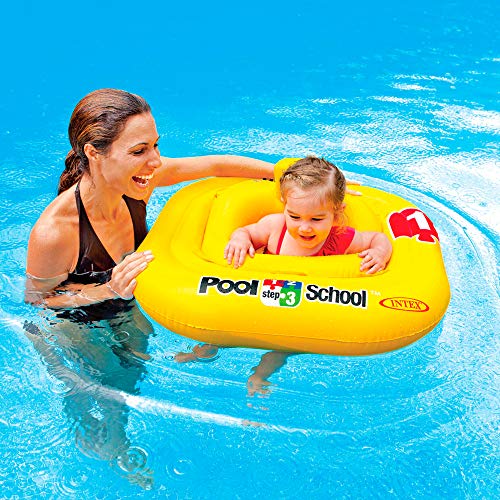 Vista de mamá y niña en piscina con Flotador Hinchable de seguridad para bebé de 1 a 2 años. 56587EU - Intex