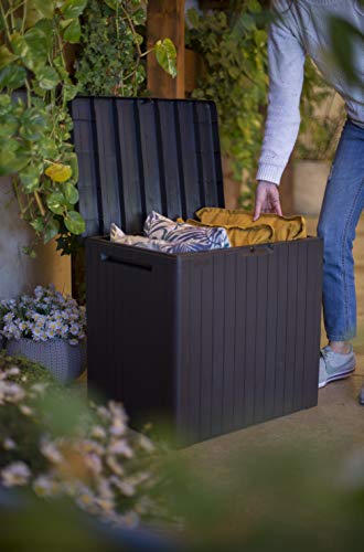 Keter City Box Arcón, Efecto Madera, 44 x 58 x 55 cm en zona exterior.