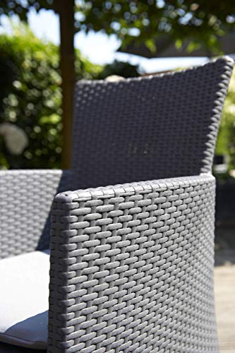 Conjunto de terraza o balcón Iowa con mesa Luzon y cojines incluidos, Grafito.. Detalle de rattán en reposabrazos. Keter