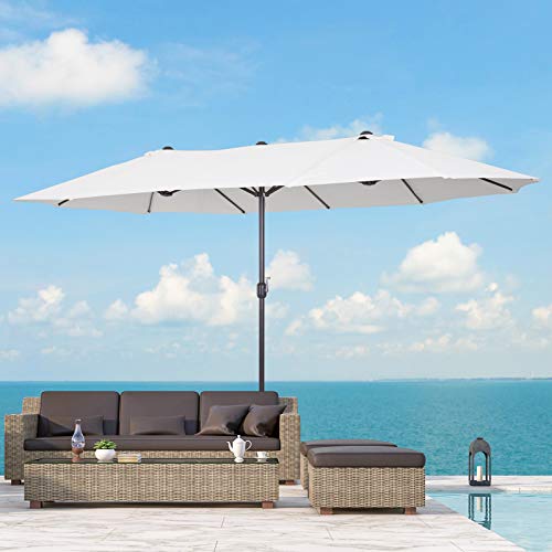 Vista en terraza del Parasol Doble con Tela de Poliéster, Protección UV 4,6x2,7x2,4m Beige. Outsunny