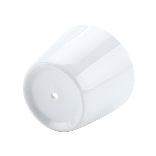 Detalle de orificio de drenaje de la maceta de cerámica blanca pequeña sobre fondo blanco