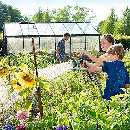 Regando en el jardÃn con la Pistola de Riego fabricada en Metal y Caucho. Con Regulación de Caudal y 7 Formas de Riego para adaptarse a todo tipo de plantas y terrenos. AMT42. Aqua Control