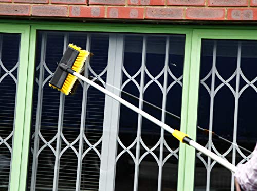 Cepillo de Limpieza para Coche (con Entrada para Agua, 2 m). Vista en acción limpiando ventanas. 61011 Rolson