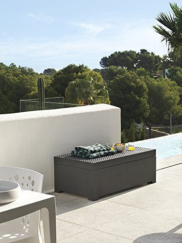 Baúl Arcón de Jardín Diva, Fabricado en España con Materiales reciclados de Color Antracita. Gris Antracita, 117x63x43 cm. Vista en terraza. SHAF
