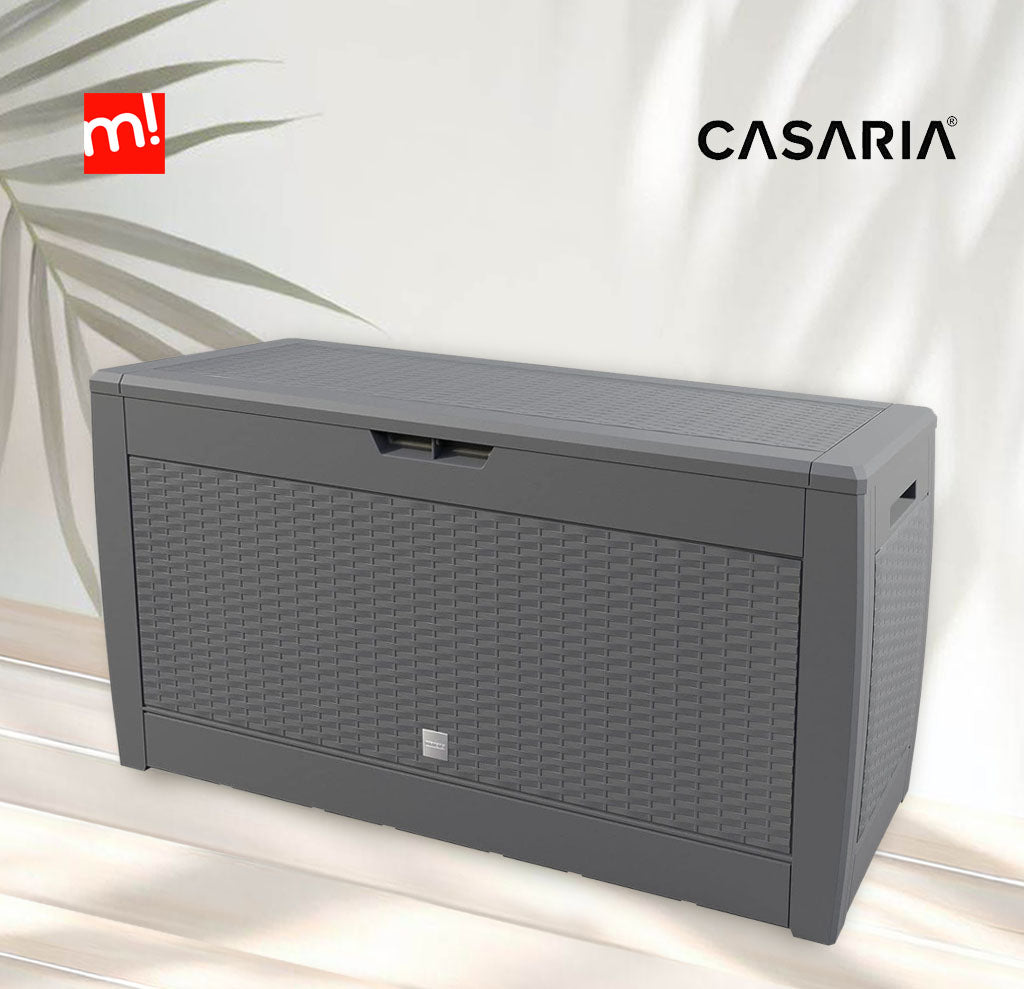 Arcón Casaria de 310 litros gris en ambiente de patio o terraza y marca Keter y MaxJardín