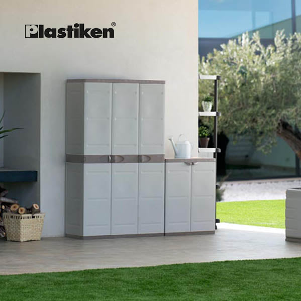 Armarios Plastiken fabricados en España en patio 