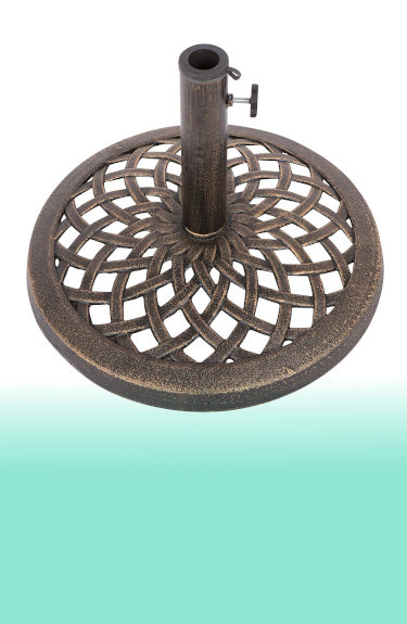 Pie de sombrilla de hierro fundido estilo panal color broncede Trademark sobre fondo blanco y verde