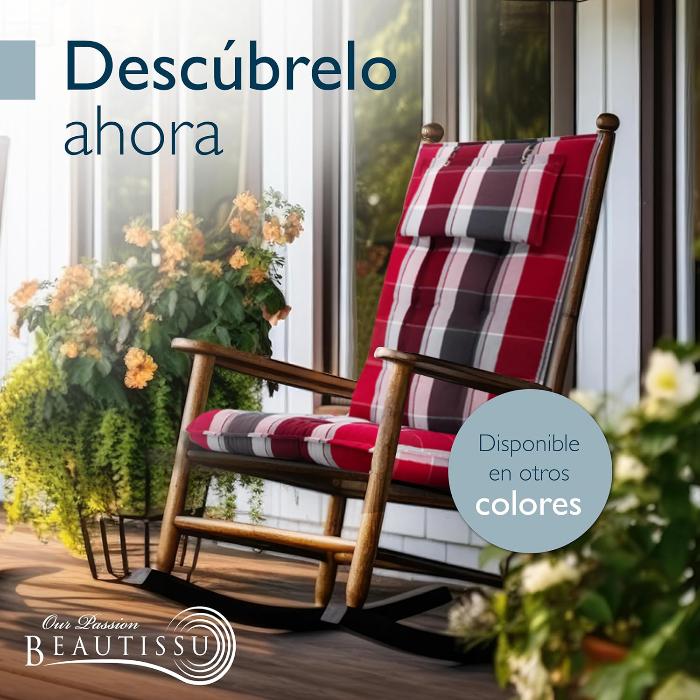 Silla en terraza con la almohada del cojín a rayas rojas, también disponible en otros colores Beautissu | maxjardin