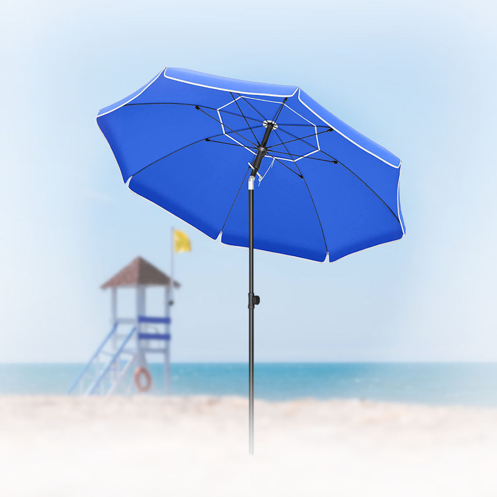 Sombrilla azul en playa