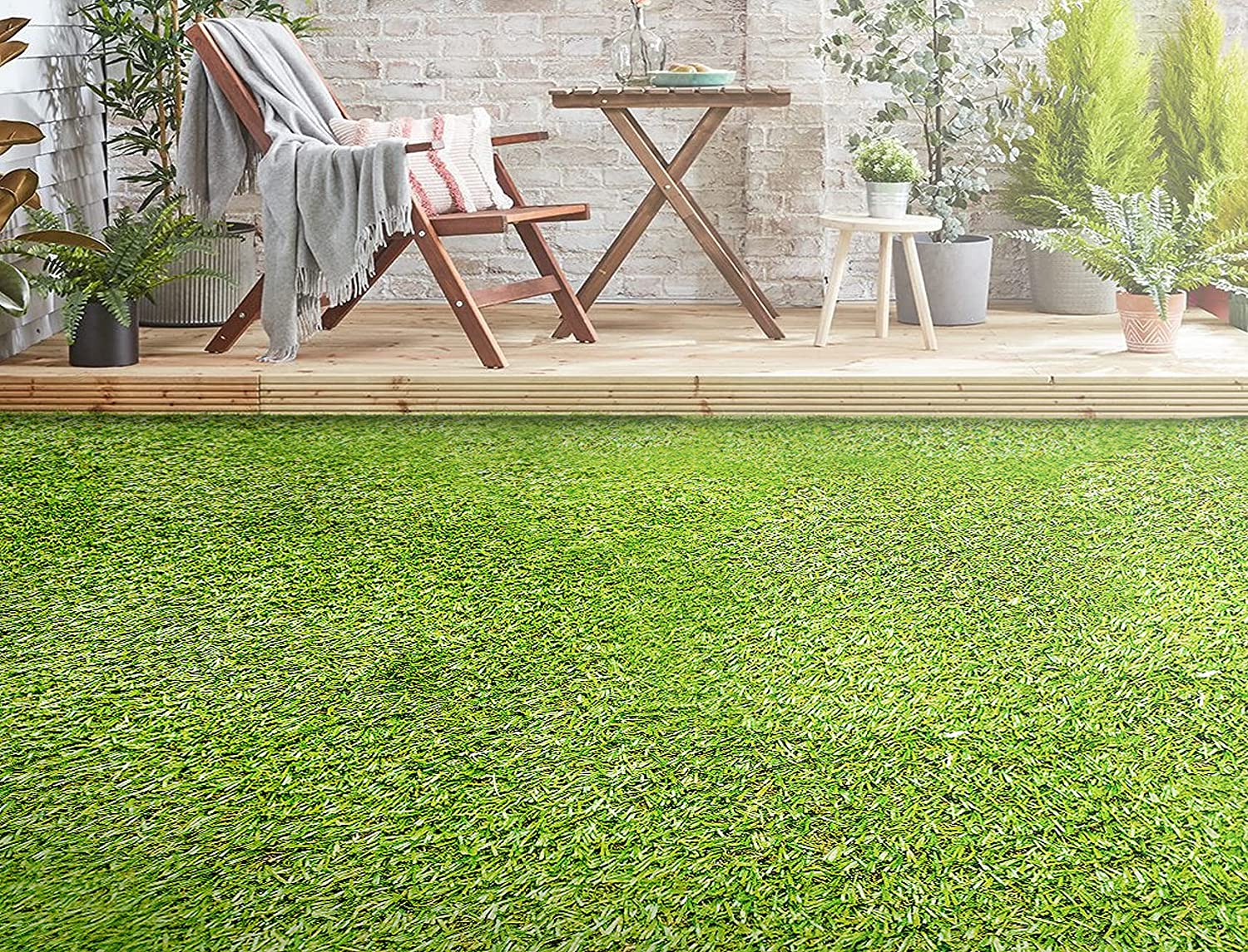 Bonito espacio exterior decorado con el Rollo de Césped artificial 2x4metros GUIMARAS - 20mm de altura - alta densidad - calidad profesional - ideal para exteriores, piscinas, terrazas, jardín, ideal mascotas - fácil instalación. LUCATEX