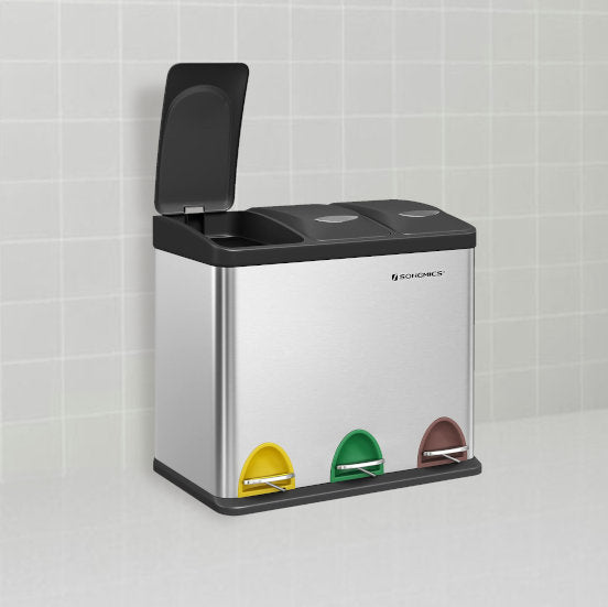 Cubo para separar resíduos metálico de 3 depósitos en fondo de alicatado de cocina blanco