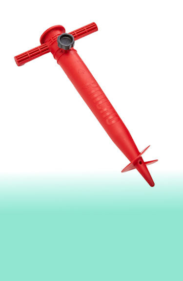 Pincho para sombrilla de playa tipo tornillo de plástico rojo de la marca Pincho sobre fondo blanco y verde