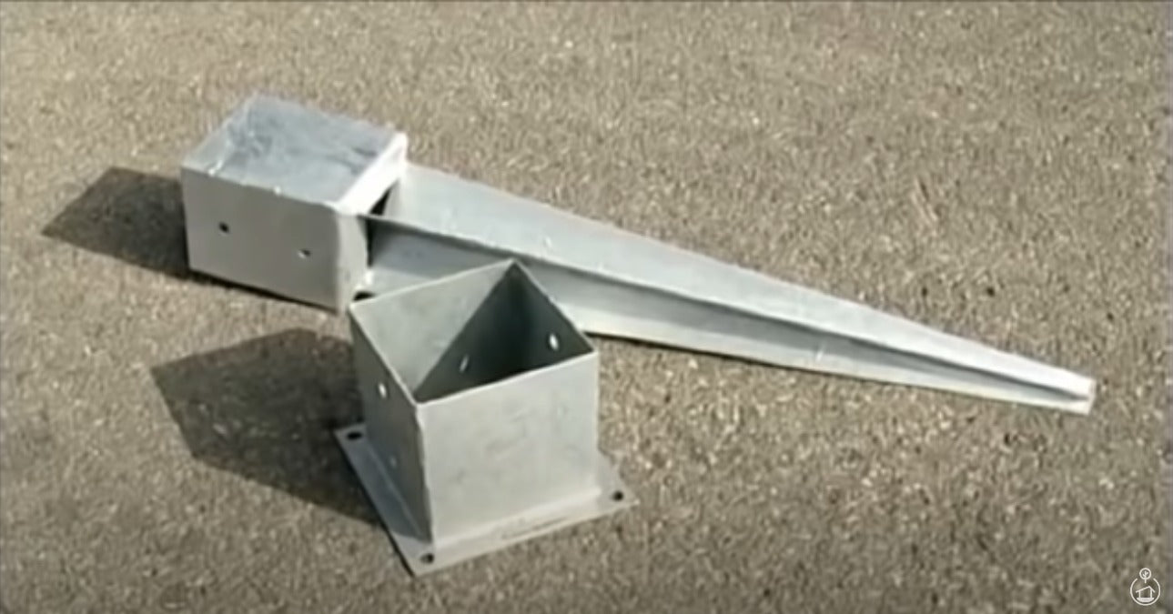 Muestras de anclajes de postes de pérgola cuadrada de tipo clavar y de atornillar 