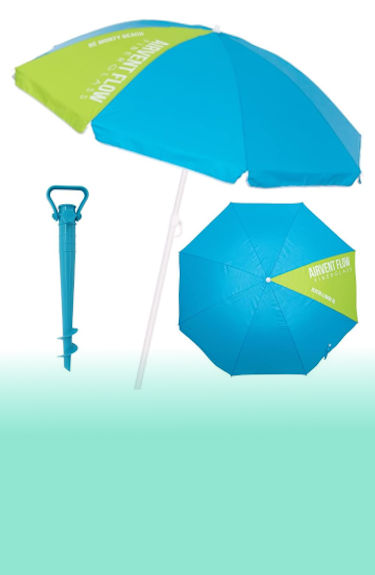 Sombrilla de playa verde y azul celeste flúor de 200 cm LolaHome sobre fondo blanco y franja verde abajo maxjardín