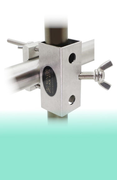 Soporte para barandillas de acero inoxidable cuadrada 6x4 cm redonda 25-40 mm mástil 14-28 mm KDR Produktgestaltung sobre fondo blanco y verde