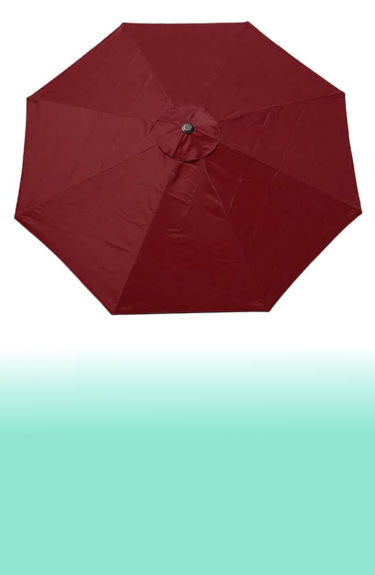 Lona de repuesto granate para parasol octogonal mostrada abierta para sombrillas sobre fondo blanco y degradado verde