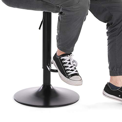 Detalle reposapiés del Juego de 2 Taburetes para barra con respaldo ideales en la Cocina o el bar, tapizados de Terciopelo, Altura Ajustable Giratoria y Reposapiés, Metal, Gris Oscuro de Songmics