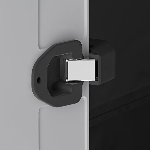 Detalle de la bisagra del armario bajo de la marca Keter modelo Titan, 