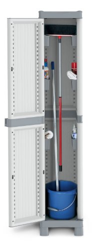 Armario escobero Terry con la puerta abierta mostrando utensilios y productos de limpieza sobre fondo blanco