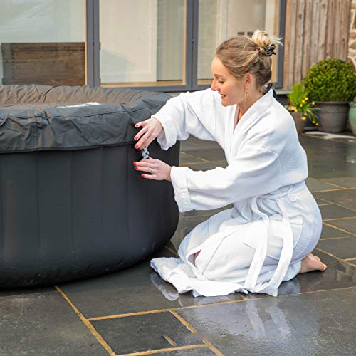 Colocando la funda protectora tras el baño en el Spa Bestway Miami 54123 Lay Z Hinchable para 2-4 Personas. Bestway