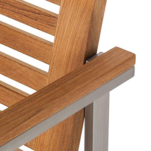 Detalle del reposabrazos de las Sillas apilables de jardín de madera de teca y acero inoxidable con reposabrazos. CHICREATSillas apilables de jardín de madera de teca y acero inoxidable con reposabrazos. CHICREAT  
