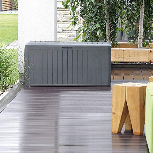 Arcón de Almacenamiento de 290 litros, color antracita para Exterior e Interior para guardar cojínes en el jardín. Board Plus. Vista en patio exterior. Deuba