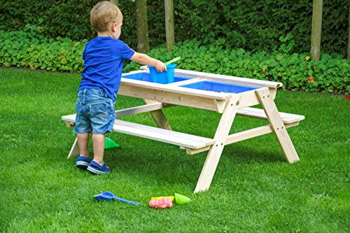 Niño jugando en jardín con Mesa de picnic infantil con bancos corridos. 94361FSCe. Dobar