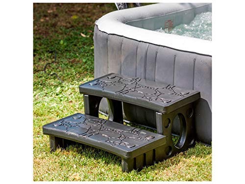 Vista en ambiente de Escalera de entrada para jacuzzi y spa, antideslizante, de Polywood, estable y moderna. Jet-line