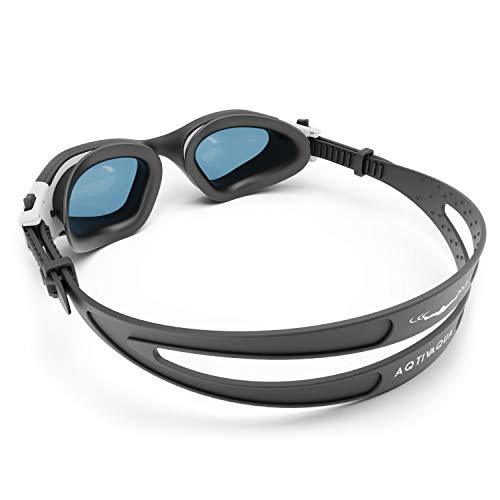 Vista general de Gafas de natación de Amplio Rango de visión + Funda con diseño Exclusivo para Hombres y Mujeres Adultos (Color Negro y Blanco). AqtivAqua