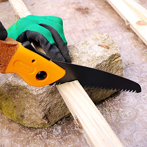 Cortando un listón con el Serrucho de Poda Plegable Dentado Japones 180 mm. Sierra para Madera y Arboles Ligera y Poderosa con Agarre de Corcho Ultra Cómodo.. GRÜNTEK