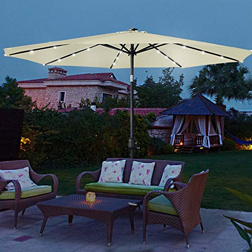 Ambiente nocturno en terraza con el Parasol de Aluminio Ø 300 cm con Luces LED solares, manivela, inclinable para terraza o jardín, Beige. HENGMEI