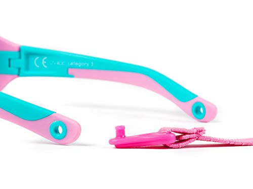 Detalle de patillas con orificios para el cordón de colgar de las Gafas de Sol SUPER FLEXIBLES de GOMA infantiles desde 2 Años. Sin BPA. Irrompibles. Banda Ajustable y Extraíble. Protección UV400 Y UVB. OUTDOOR. Kiddus